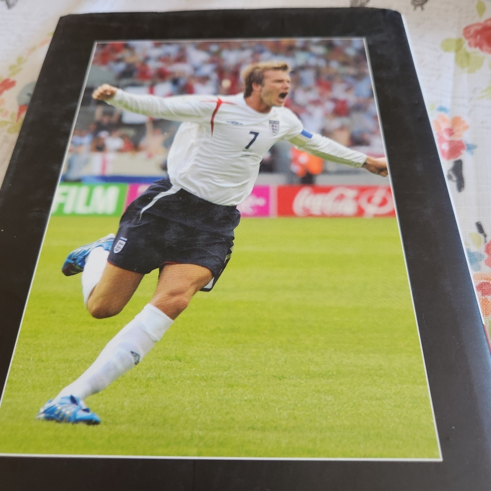 Arise Sir David Beckham by Gwen Russell Hard Cover Book with Dust Jacket - Picture 5 of 8